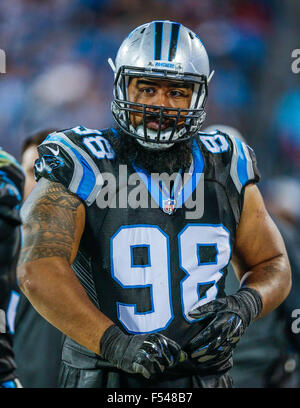 Charlotte, NC, USA. 25 octobre, 2015. Caroline Panthère attaquer Star défensive Lotulelei # 98 se prépare pour le match contre les Eagles de Philadelphie le 25 octobre 2015, au stade Bank of America à Charlotte, Caroline du Nord. Les Panthers a vaincu les Eagles 26-16. Margaret Bowles/CSM/Alamy Live News Banque D'Images