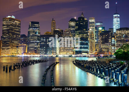 Nuit à bord de Manhattan, New York City, USA. Banque D'Images