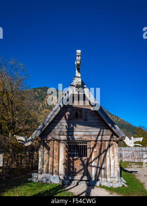 Cabane en bois dans le village viking, flocons ou le lac Walchensee lac Walchen, Upper Bavaria, Bavaria, Germany, Europe Banque D'Images