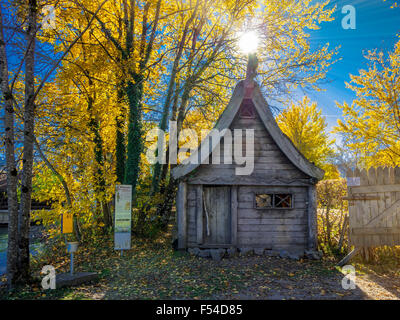 Cabane en bois dans le village viking, flocons ou le lac Walchensee lac Walchen, Upper Bavaria, Bavaria, Germany, Europe Banque D'Images