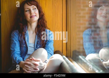 Mature student smiling in cafe Banque D'Images