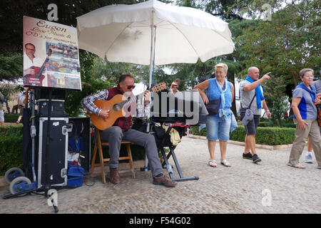 Guitare classique espagnole homme Eugen aux spectacles à Ronda en Andalousie Espagne Banque D'Images