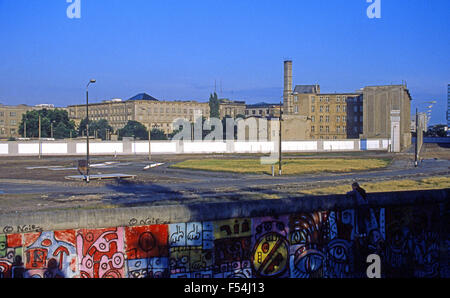 1985 Le Mur de Berlin et le no man's land entre l'Est et l'ouest de Berlin Banque D'Images