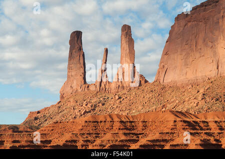 Trois Sœurs, Monument Valley, Arizona, USA Banque D'Images