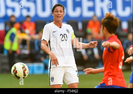 Harrison, New Jersey, USA. 27 Oct, 2015. United States avant Abby Wambach # 20 réagit à une balle lâche lors d'un match amical entre la République de Corée et les États-Unis au Red Bull Arena le 30 mai 2015, à Harrison, New Jersey. Wambach a officiellement annoncé sa retraite du football. Barnes riche/CSM/Alamy Live News Banque D'Images