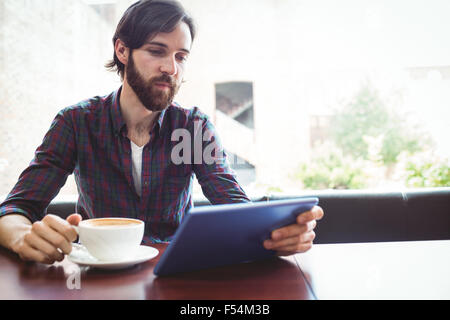 Hipster student in canteen Banque D'Images