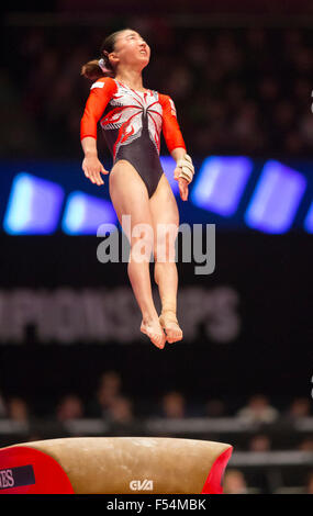 Glasgow, Ecosse. 27 Oct, 2015. FIG Championnats du monde de gymnastique artistique. Jour 5. Asuka TERAMOTO (JPN) effectue son Vault au cours de l'équipe féminine en finale. Credit : Action Plus Sport/Alamy Live News Banque D'Images