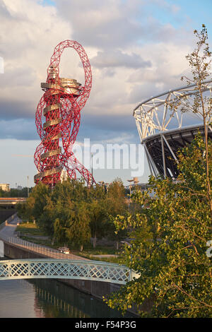 ArcelorMittal Orbit sculpture et stadium au Queen Elizabeth Olympic Park Londres Angleterre Royaume-Uni UK Banque D'Images