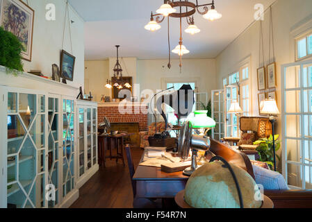 Salon intérieur à l'hiver, accueil immobilier Seminole Lodge, du célèbre inventeur Thomas Edison à Fort Myers, Floride, USA Banque D'Images