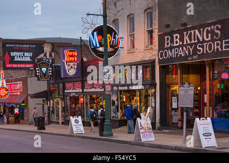 BB King's Company Store et salles de concerts dans la célèbre Beale Street Entertainment district de Memphis, Tennessee, USA Banque D'Images