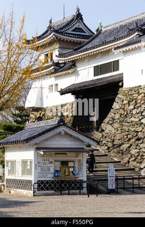 Le Japon, château de Wakayama. Ninomon Yagura, gardant la tourelle Kusunoki, également connu sous le Ninomon porte à l'intérieur composé, Honmaru. Banque D'Images