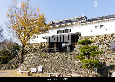 Le Japon, château de Wakayama. Ninomon Yagura, gardant la tourelle Kusunoki, également connu sous le Ninomon porte à l'intérieur composé, Honmaru. Banque D'Images