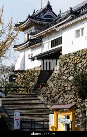 Le Japon, château de Wakayama. Ninomon Yagura, gardant la tourelle Kusunoki, également connu sous le Ninomon porte à l'intérieur composé, Honmaru. Banque D'Images