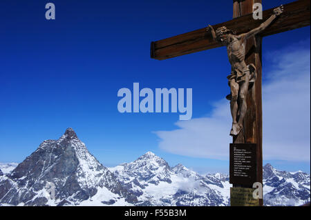 Croix avec Jésus statue sur sommet du Cervin avec Klein Matterhorn (l), Zermatt, Valais, Alpes Suisses, Valais, Suisse Banque D'Images