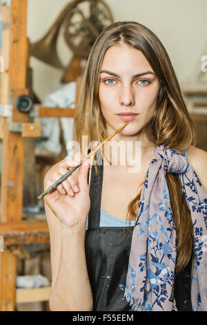 Portrait of female painter studio Banque D'Images