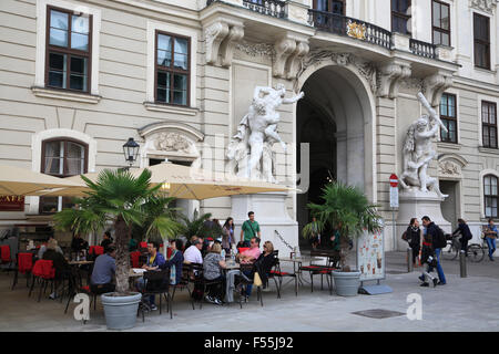 La Hofburg, cour intérieure, Cafe, Vienne, Autriche, Europe Banque D'Images