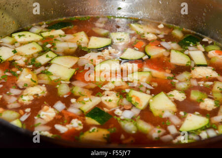 Stock pot de soupe aux légumes maison Banque D'Images