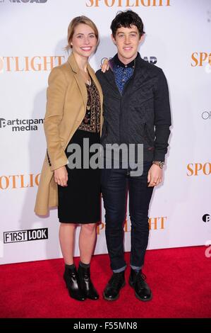 New York, NY, USA. 27 Oct, 2015. Wallis, Currie-Wood Alex forte au niveau des arrivées pour SPOTLIGHT Premiere, Ziegfeld Theatre, New York, NY Le 27 octobre 2015. Credit : Gregorio T./Binuya Everett Collection/Alamy Live News Banque D'Images