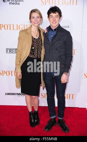 New York, NY, USA. 27 Oct, 2015. Wallis, Currie-Wood Alex forte au niveau des arrivées pour SPOTLIGHT Premiere, Ziegfeld Theatre, New York, NY Le 27 octobre 2015. Credit : Gregorio T./Binuya Everett Collection/Alamy Live News Banque D'Images