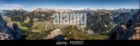 Avis de la Cima Dodici, Sas le Doudesh da San Nicolo à Val di Fassa, de gauche, groupe de Rosengarten Latemar Banque D'Images