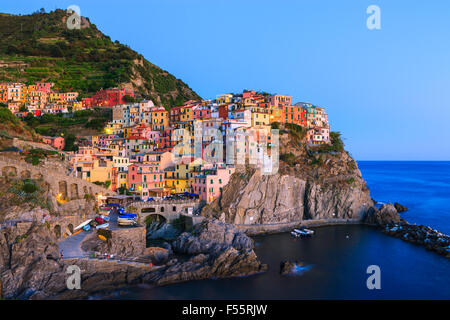 Manarola est une commune française, située dans la province de La Spezia, Ligurie, dans le nord-ouest de l'Italie. Banque D'Images