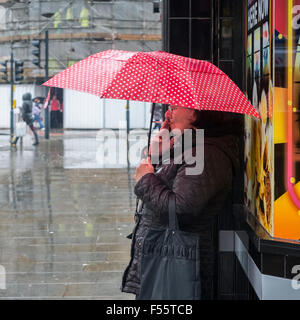 Bradford 28 octobre 2015 une journée très humide dans le Pennine ville de Bradford West Yorkshire © Paul Chambers/Alamy Live News Banque D'Images