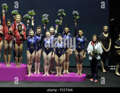 Glasgow, Ecosse, Royaume-Uni. 27 Oct, 2015. L'équipe britannique sur le podium. Womens team final. FIG 2015 championnats du monde de gymnastique artistique. SSE Hydro. Glasgow. L'Écosse. UK. 27/10/2015. Credit : Sport en images/Alamy Live News Banque D'Images