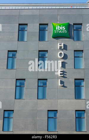 Ibis Styles Hotel sign, Glasgow, Écosse, Royaume-Uni Banque D'Images