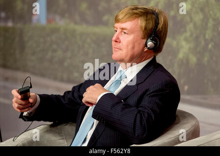 Shanghai, Chine. 28 Oct, 2015. Le roi Willem-Alexander des Pays-Bas visitez la Chine Executive Leadership Academy Puding à Shanghai, Chine, 28 octobre 2015. Le Roi et la reine sont en Chine pour une visite d'état de 5 jours. Photo : Patrick van Katwijk - AUCUN FIL - SERVICE/dpa/Alamy Live News Banque D'Images