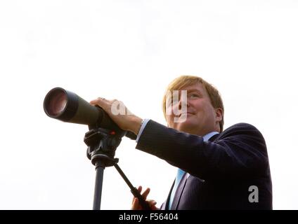 Shanghai, 28-10-2015 SM le Roi Willem-Alexander pour visiter la réserve naturelle nationale de Dongtan Chongming SM la Reine Máxima n'est pas présente, elle a une infection rénale et est de retour dans les Pays-Bas 4ème jour de la visite d'Etat de S.M. le Roi Willem-Alexander en Chine du dimanche 25 octobre - Jeudi, Octobre 29, 2015 PRE/Albert Nieboer/Pays-Bas OUT -AUCUN SERVICE DE FIL- Banque D'Images