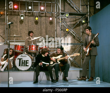 LE groupe ROCK de L'OMS au Royaume-Uni sur Ready, Steady, Go en 1966. De gauche à droite : Keith Moon, Roger Daltrey, John Entwistle, Pete Townshend. Photo Tony Gale Banque D'Images