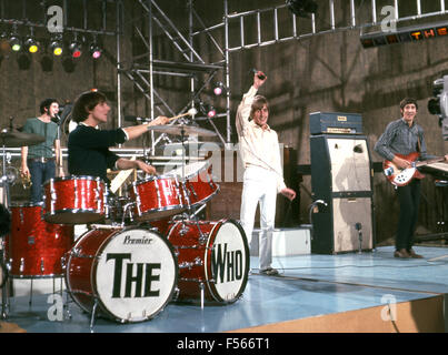 LE groupe ROCK de L'OMS au Royaume-Uni sur Ready, Steady, Go en 1966. De gauche à droite : John Entwistle, Keith Moon, Roger Daltrey, Pete Townshend. Photo Tony Gale Banque D'Images