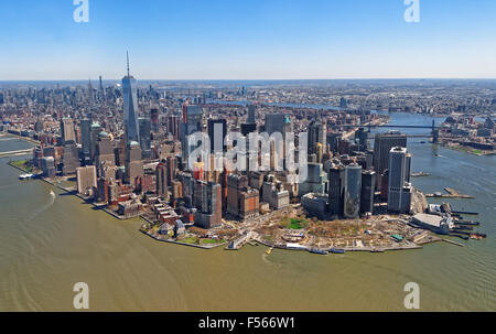 Superbe vue aérienne de Manhattan, New York City depuis un hélicoptère le 25 avril 2015 Banque D'Images