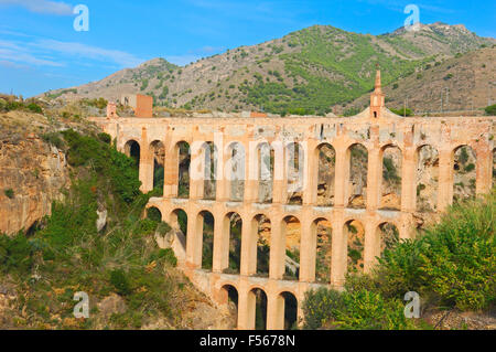 Puente de las Aguilas, aqueduc romain. Nerja. La Axarquía, Málaga, Andalousie province. Espagne Banque D'Images