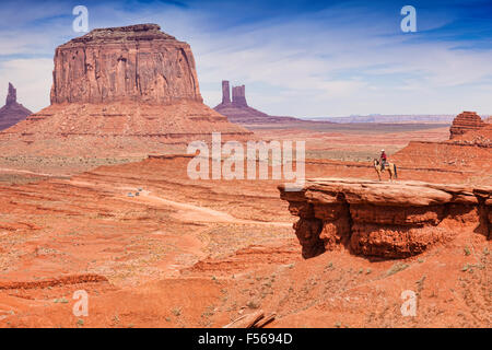 Cowboy et cheval à Monument Valley Navajo Park dans l'Utah;USA;America, John Ford point ; Plateau du Colorado dans Utah-Arizona Border Banque D'Images