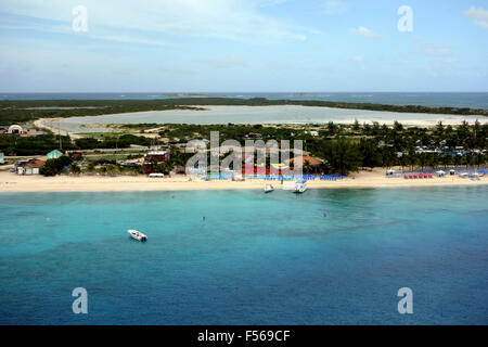 Vue panoramique sur Grand Turk à partir de ci-dessus, Grand Turk, Turks et Caicos, Caraïbes Banque D'Images