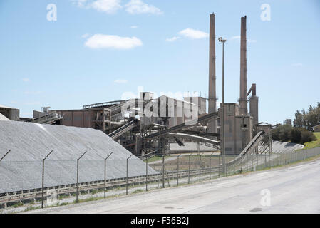 Usine de fabrication de ciment situé dans la campagne près de Riebeeck West Afrique du Sud Banque D'Images