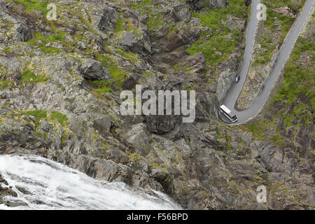 Le célèbre virage en épingle à cheveux de la Trollstigen, en Norvège. Banque D'Images