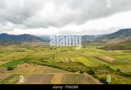 Une vue aérienne de la vallée de Tlacolula situé à côté de Yagul archaeological site, Oaxaca, Mexique. Banque D'Images