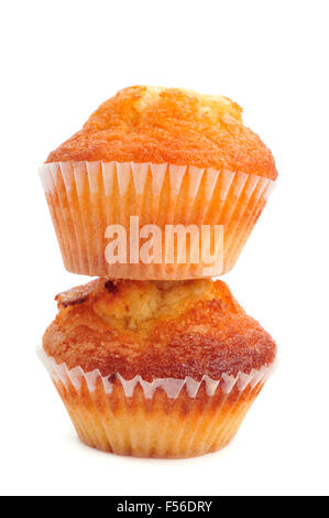 Deux madeleines, muffins ordinaire typique espagnol, sur un fond blanc Banque D'Images