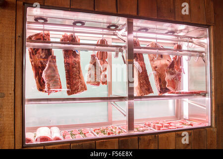 La viande crue l'affichage à la fin du monde Restaurant marché à Kings Road, Chelsea, Londres - Royaume-Uni Banque D'Images