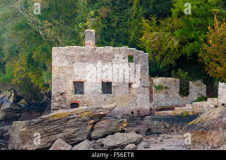 Les ruines de Lord Churston's Bath House à Elberry Cove Brixham Devon, Angleterre Angleterre Europe Banque D'Images