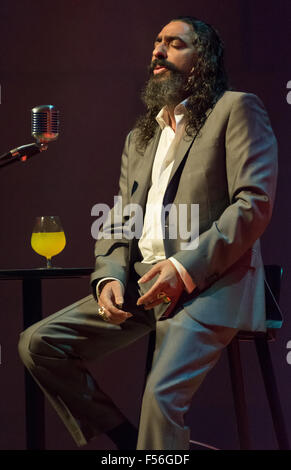 Malmö, Suède. 28 Oct, 2015. Diego el Cigala (14) Diego el Cigala, le célèbre chanteur de flamenco chante lors de son premier concert à Malmo. Credit : Tommy Lindholm/Pacific Press/Alamy Live News Banque D'Images