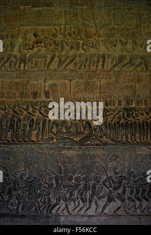 Khmer ancien bas relief sculpture murale. Temple d'Angkor Wat, Siem Reap, Cambodge. Banque D'Images