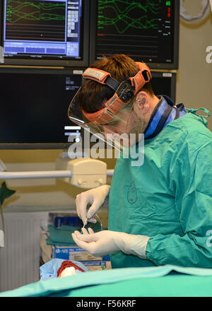 Procédure d'ablation par cathéter au Centre clinique universitaire Sister of Mercy à Zagreb, Croatie Banque D'Images