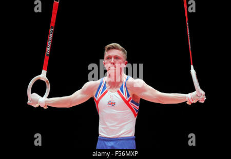 Glasgow, Grande-Bretagne. 28 Oct, 2015. Nil Wilson de Grande-bretagne en concurrence dans les anneaux de la concurrence l'équipe masculine finale au 46e Championnats du monde de gymnastique artistique à Glasgow, Ecosse, Grande-Bretagne, le 28 octobre 2015. La Grande-Bretagne a pris la médaille d'argent avec un score de 270,345 points. Credit : Han Yan/Xinhua/Alamy Live News Banque D'Images