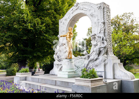 Déplacement à Vienne ville - monument de Johann Strauss fils dans Stadtpark (parc municipal) Vienne, Autriche Banque D'Images