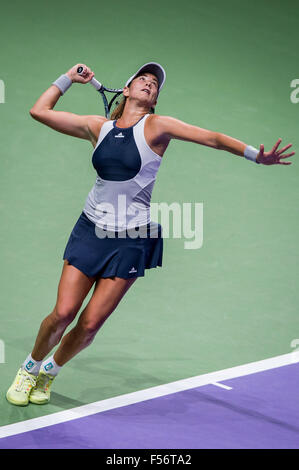 Singapour. 28 Oct, 2015. Garbine Muguruza d'Espagne contre Angelique Kerber de l'Allemagne au cours des célibataires round robin dans le groupe blanc de BNP Paribas finales WTA 2015 à Singapour Singapore Indoor Stadium, Singapore, 28 Oct 2015 Credit : Ike Li/Alamy Live News Banque D'Images