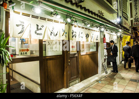 Udon restaurant,près de la gare de Shimbashi, Minato-Ku, Tokyo, Japon Banque D'Images