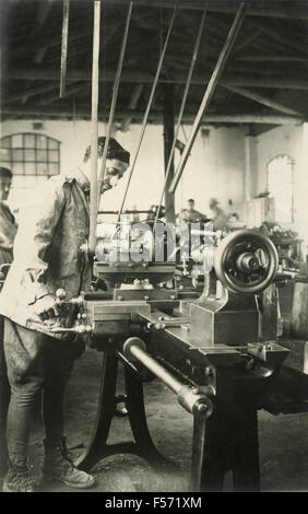 De l'Armée militaire au travail, mécanique suzzara 2e Dépôt d'atelier, l'Italie de la flotte Banque D'Images